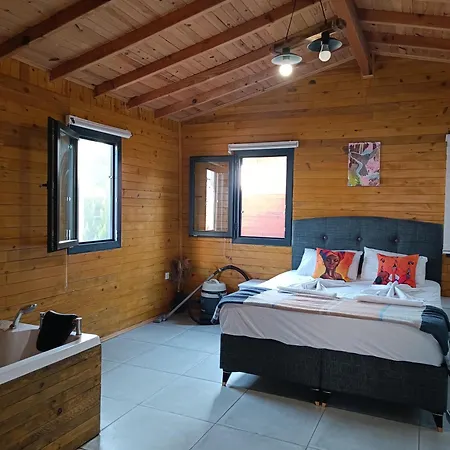 ホテル Efebungalov